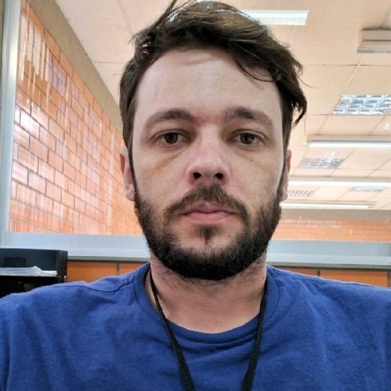 A head shot of Luiz Henrique Meneghetti.