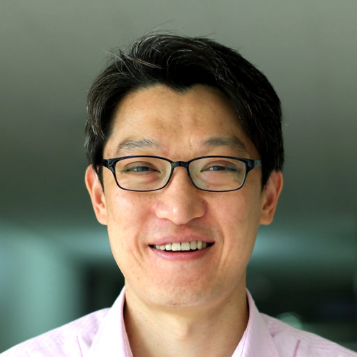 A head shot of Yongsug Suh.