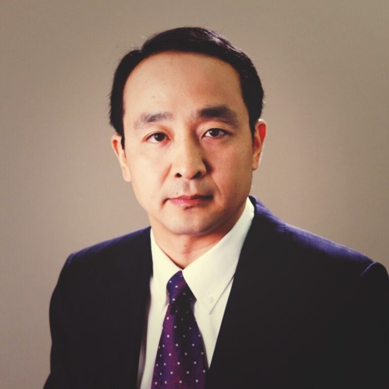 A head shot of Peter Liu.