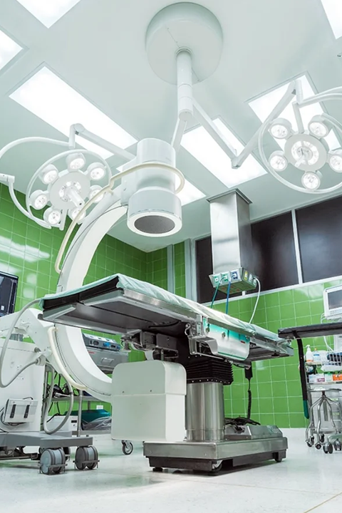 A hospital room with a green wall and white ceiling.